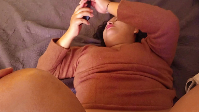 Moo DBOXXX: Temanku dari pedesaan ngobrol sama pacarnya waktu aku lagi ngentot,...