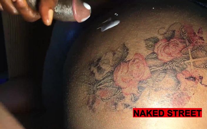 Naked Street: Deixe-me te foder, minha buceta já está molhada