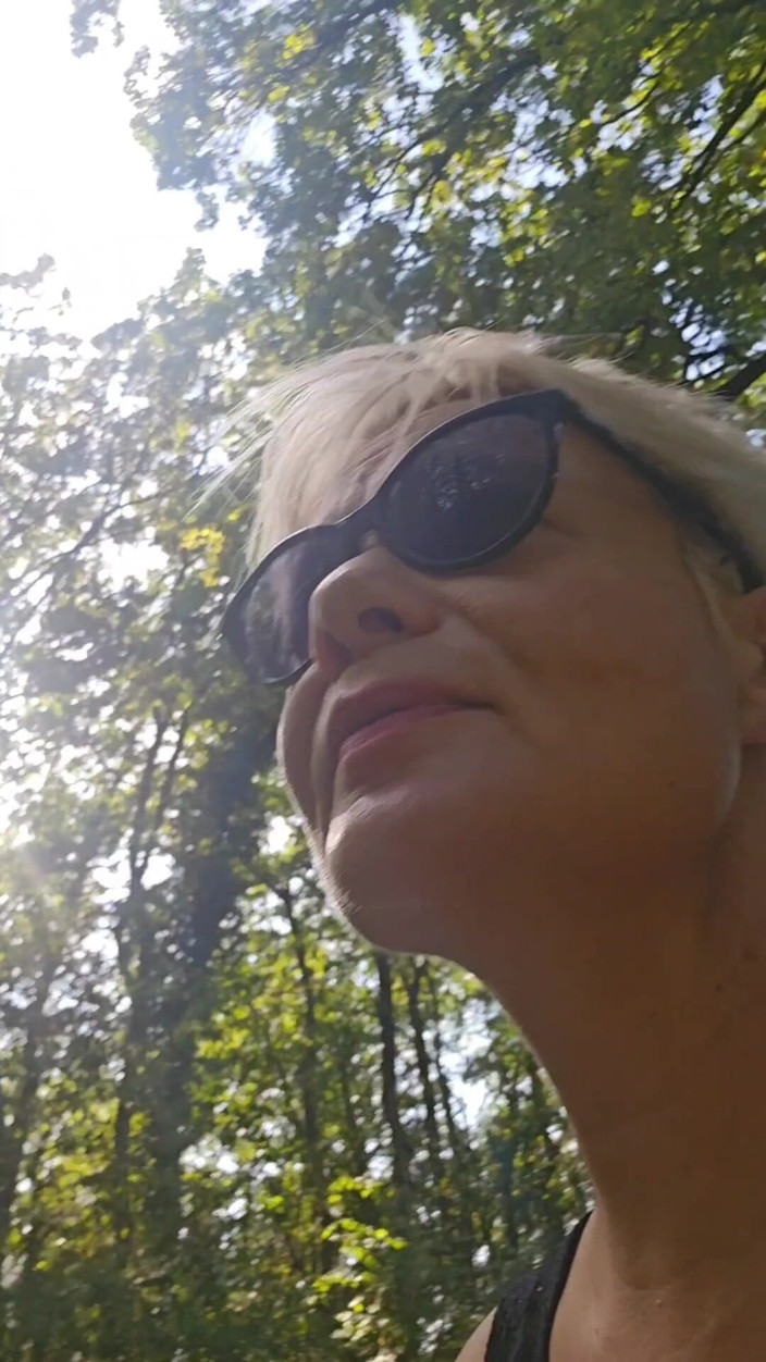 Sofy13: Szukam obcej osoby, która mogłaby przelecieć dojrzałą, brudną MILF pośrodku...