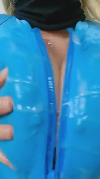 Piscina de semen para mis tetas