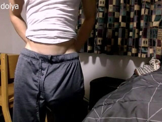 Big dick man: Ich masturbiere meinen schwanz in shorts, damit meine stiefcousin nicht...