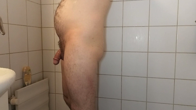 Uhri: Chlupatý gay se sprchuje