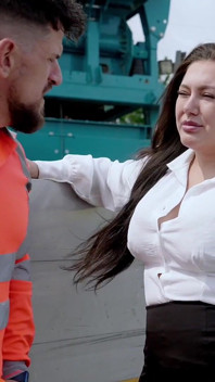 La belle-fille à gros cul du patron