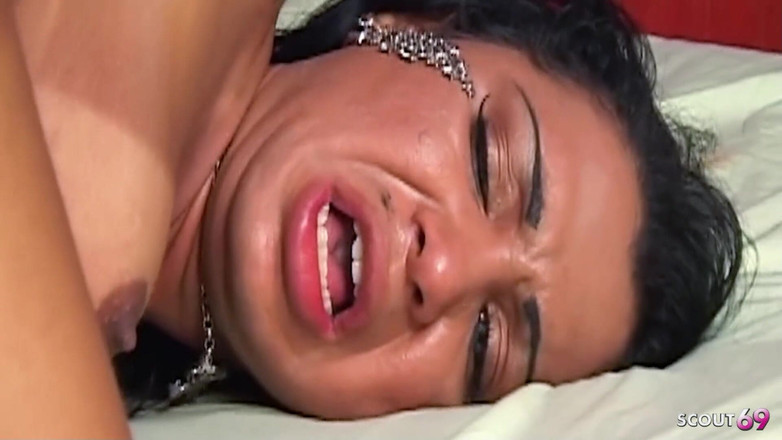 Shemale TS Collection: O femeie latino transsexuală futută tare în cur în apartament