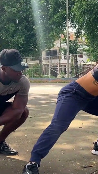 Coach toont zijn grote zwarte lul in het park aan rondborstige Silvana Lee - Xander Black
