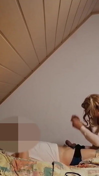 Rubia gordita quería montar mi polla de nuevo en la mañana, sin quitarse los zapatos, se sentó sobre mí
