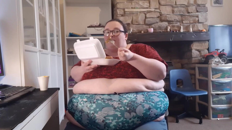 SSBBWLadyBrads: Şişman yüzümü yağlı yemekle dolduruyor