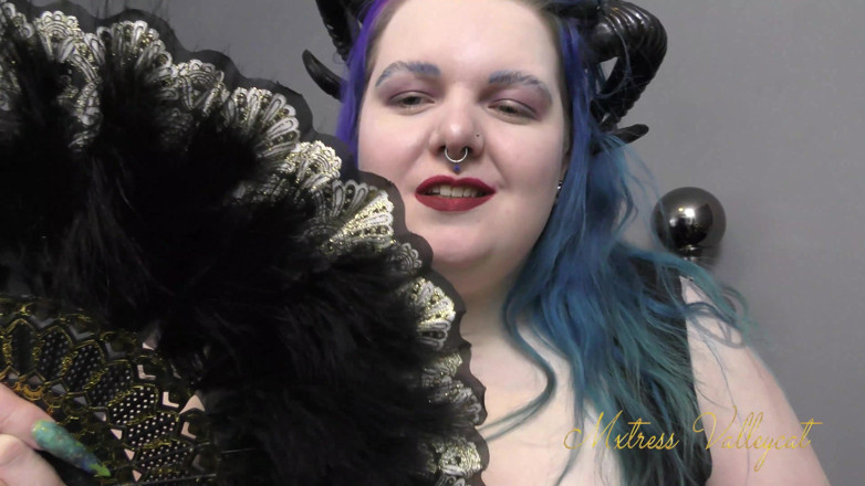 Mxtress Valleycat: Feather fan tease