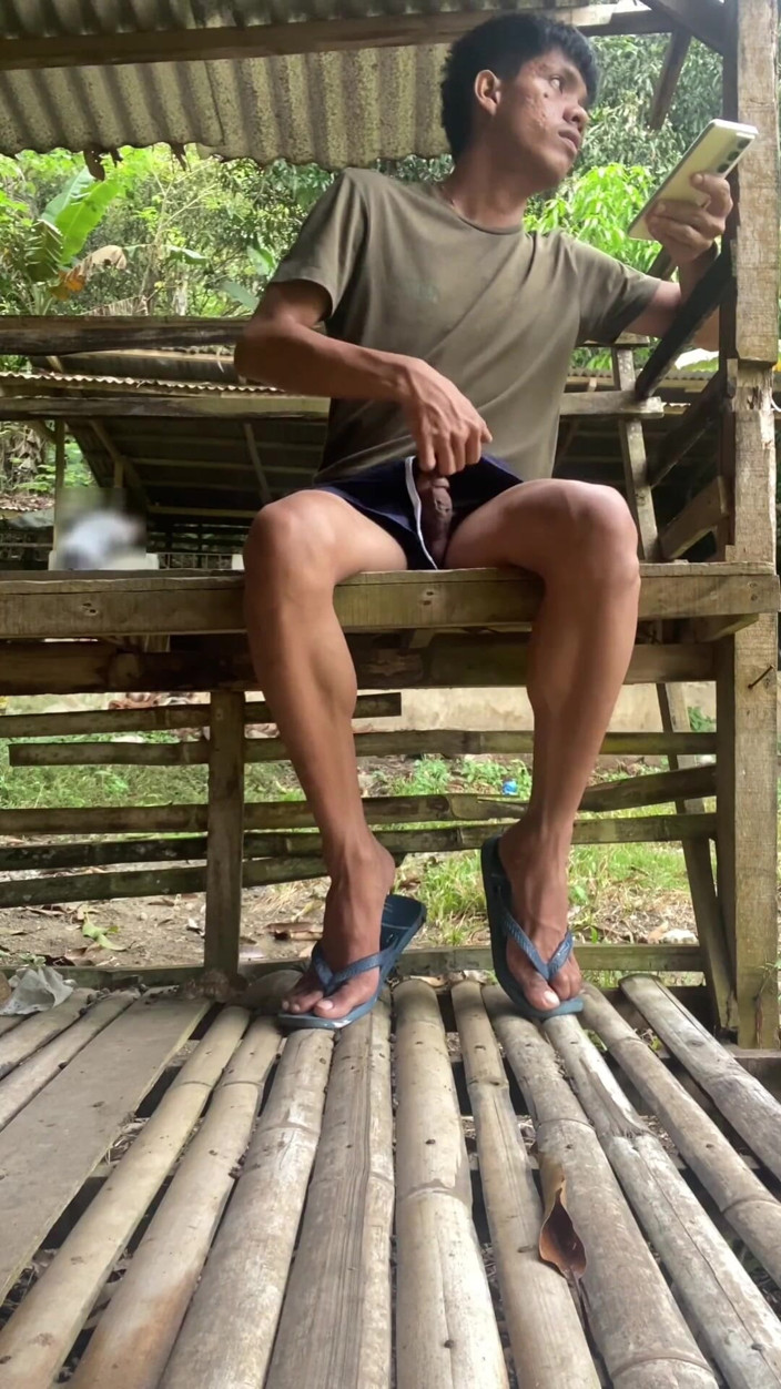 Jameson Official: 年轻的 Pinoy Twink 在户外偷偷撸管