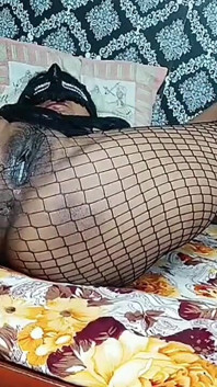 desi bhaabhi pahli baar bat plag ke saath mere bare land ka maja leti hai