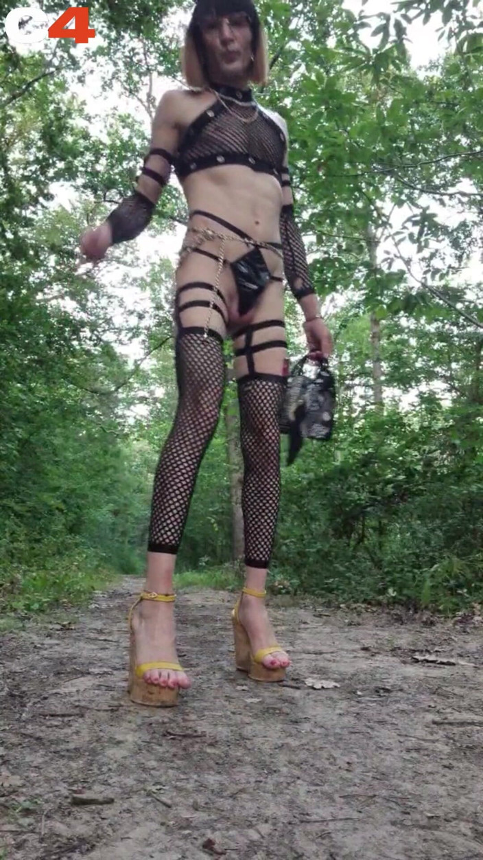 VaneSsa BiTCHx: 38C Exhibitionist Cam4 in La Faisanderie 91450 Vanessabitchx Parischiennetrvprod91