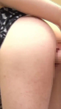 ゴミ箱でブラブラなしの奥さんに遭遇し、汚い場所で彼女とヤリまくるのはなんだかワクワクします。