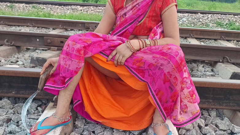 Lalita Singh: 애인 소년과 야외에서 섹스하는 인도 마을 바비