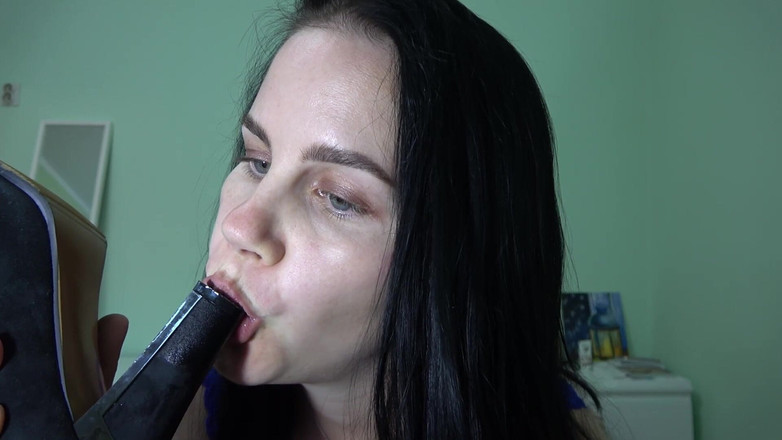 Anna Sky: Thổi kèn nóng bỏng cho con cu và gót chân...