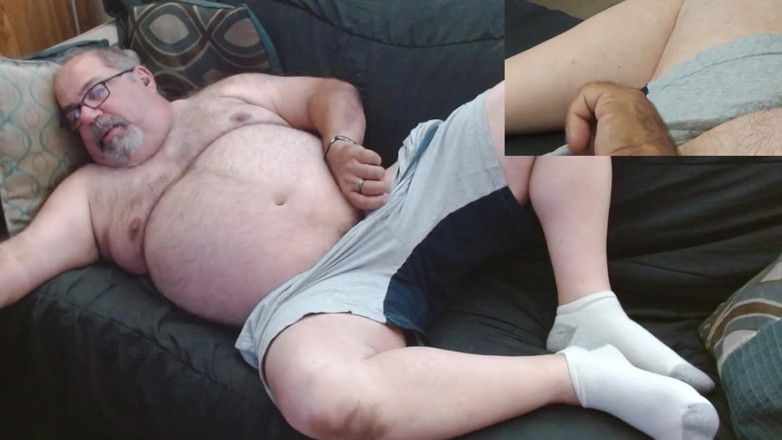 JohnGalt_060769: Des amis voulaient regarder se masturber en direct.