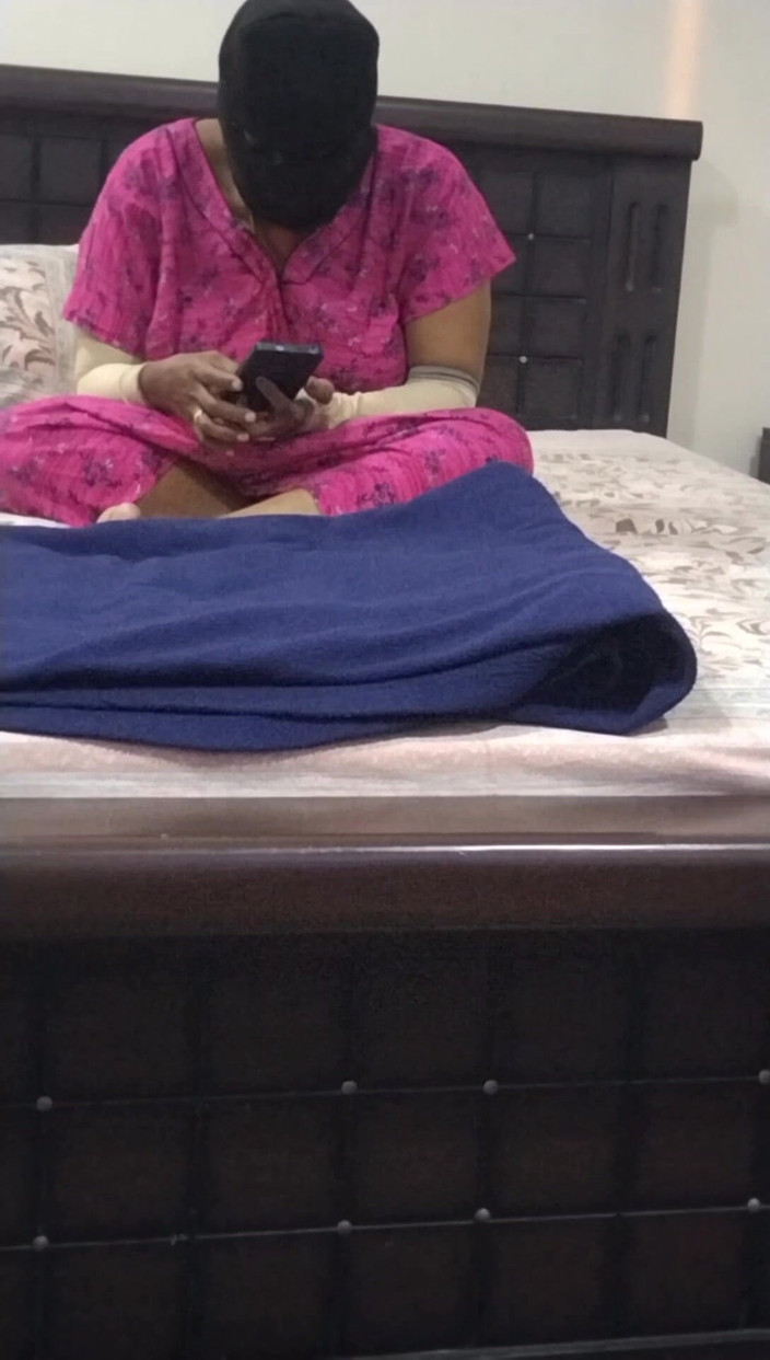 Tamil lesbian: Vorbereitung zum Videoanrufservice