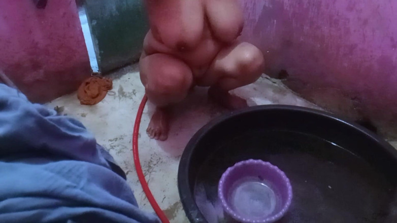 Citra: Meine stiefmutter filmt sich immer unter der dusche, um ihre...