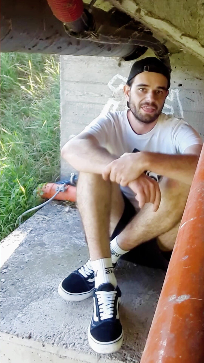 jerkofflover: O compilație de videoclipuri cu mine purtând vans sau șosete albe