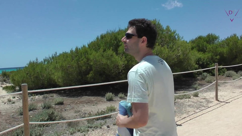 Dirty Tina: Reconocido en la playa! ¡Realmente follo con todos!