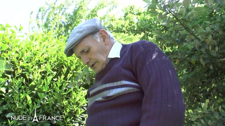 Nude in France: Hezká mladá zrzka děvka Suntbathing Lízaná a ošukaná Papy Perversem