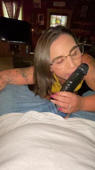 MzKiTTy91: Pawg milf wife sucking 10 inch bbc