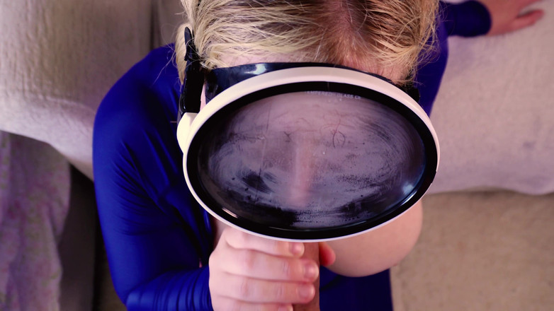 JessieHH: 거대한 마스크를 쓴 채 섹스하고 펠라 훈련