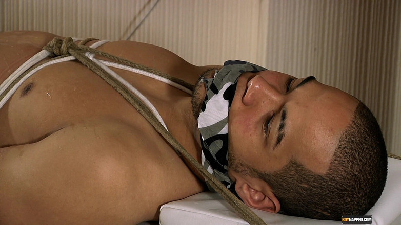 BoyNapped: První anál pro hetero nathaniel