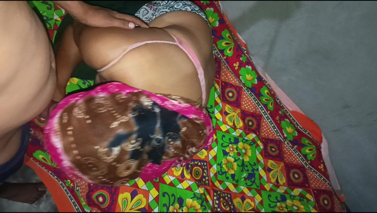 Savita5343: Sora vitregă desi de la sat a venit acasă de...