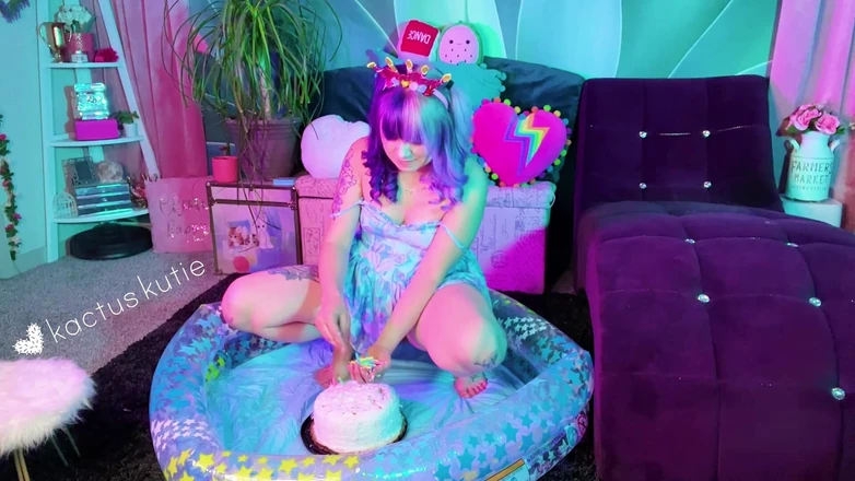 kactus kutie: Peeing Out My Bday Cake Candles