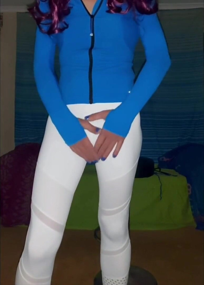 Lizzaali: My sexy new white tights and blue top