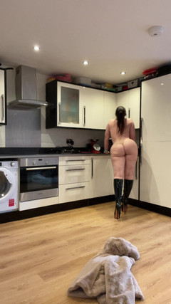 Sophie James: 모든 모피 코트와 니커 없음!!