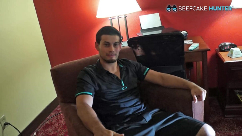 Beefcake Hunter: 축구 선수 다리로 마초 빨기