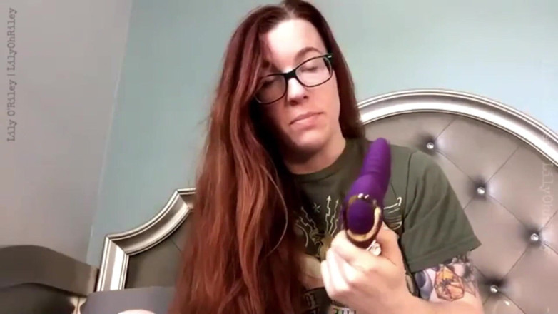 Lily O'Riley: Toy Tryout: O d-g do clitóris de Tracy