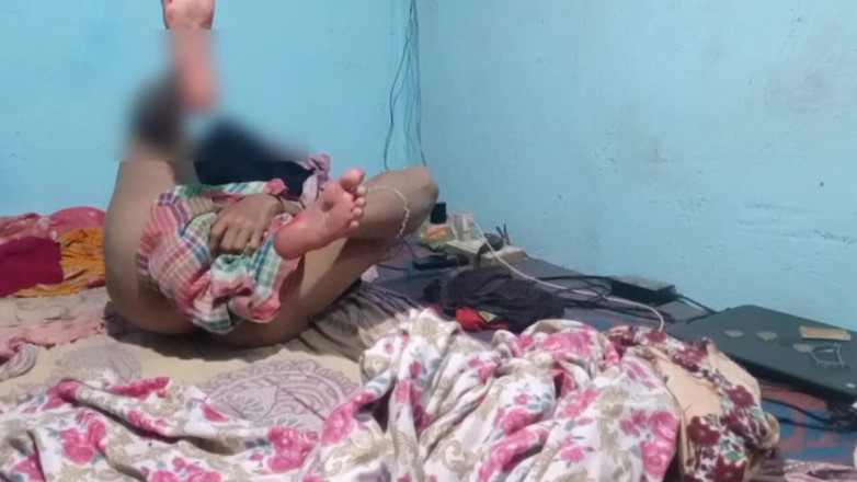 Bengaliauntykichut: Padosi Ke Ladka Aakar Raat Mein Chod Gai Meri Kalii...
