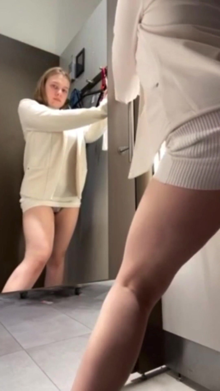 JuiceLussie: Fucking in the Fitting Room