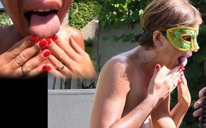 Les Gourmands: Desnuda milf al aire libre hace una deliciosa mamada y...