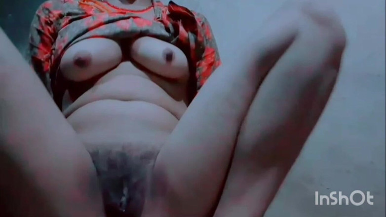 TricolorMusic3: Mahasiswi nakal ini lagi asik masturbasi memek sempitnya sampai muncrat...