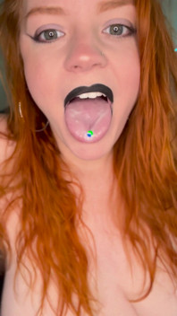 BBW ruda Miley Coxxx pluć Fetysz - usta z bliska - przebity język