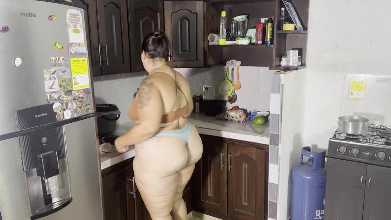 Lexly_16: Girl Fucks Plumber to Pay Him