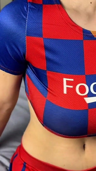 Peitos grandes da líder de torcida do Barcelona fodidos forte por pau de torcedor