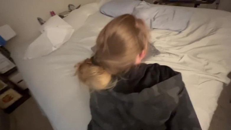 J13D75: Esta zorra fue hecha para porno. Le dije que no,...