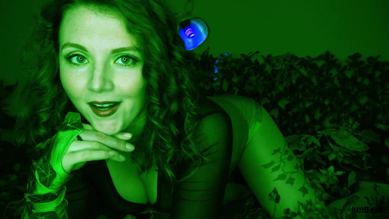 Haylee Love: Poison ivy robin ko apna gulaam banaati hai