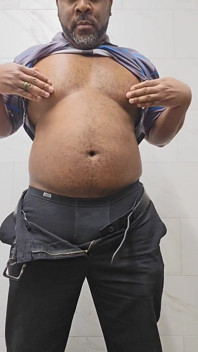 Nua no banheiro