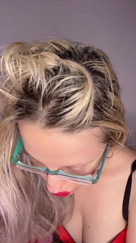 Berättelse varför jag inte bär min nya tjocka stora eyeglasses.MP4