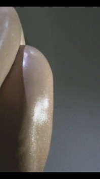 내 Veiny 발을 보여주는 내 맑은 발 뒤꿈치를 매달려.