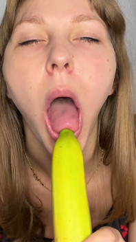 Bananen-blowjob, der die banane erfreut