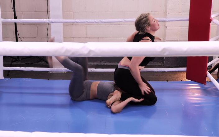 Red sign wrestling: Sahara Knite Vs Brianna Olivia