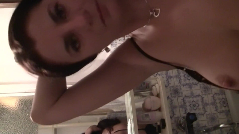All Those Girlfriends: Video solo maike si cewek seksi amatir