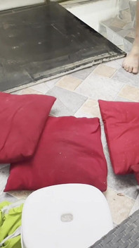Nepoata mea vitregă a sosit în timp ce făceam aranjamente ca ea să facă sex cu mine.