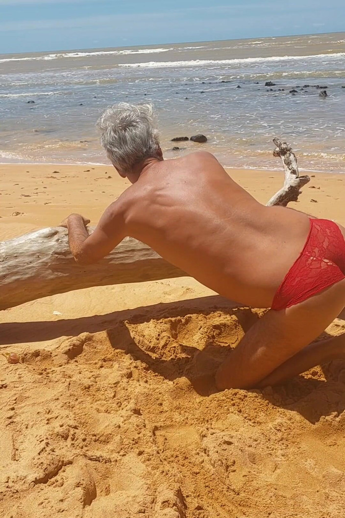 Ladysilvas: ビーチのレディシルバニューハーフパンティーのホットなお尻